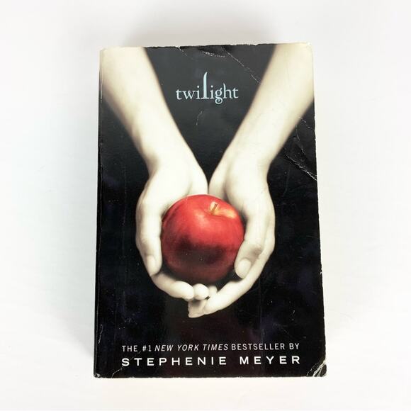 Twilight Novel by Stephanie Meyer 2005 Book 1 in the Twilight Series Romance - Picture 1 of 10